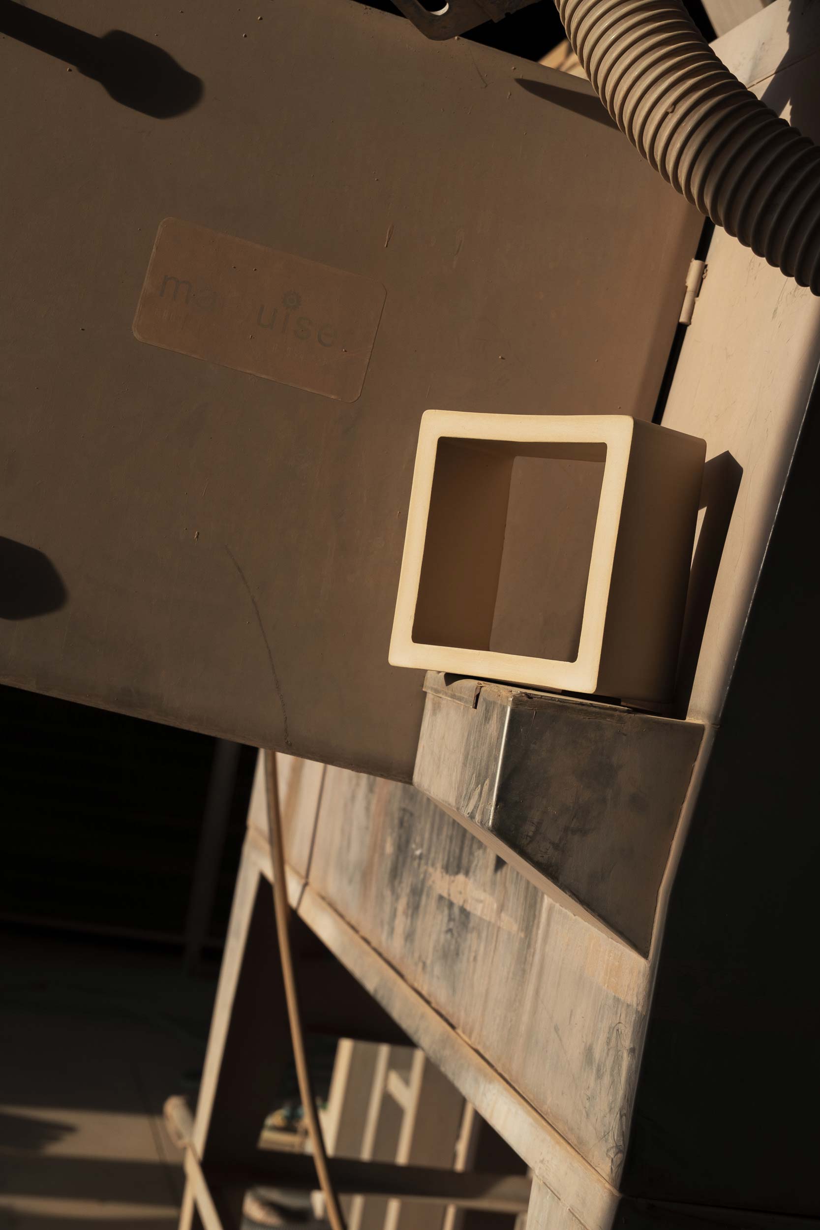 Nuet Beige 24x24